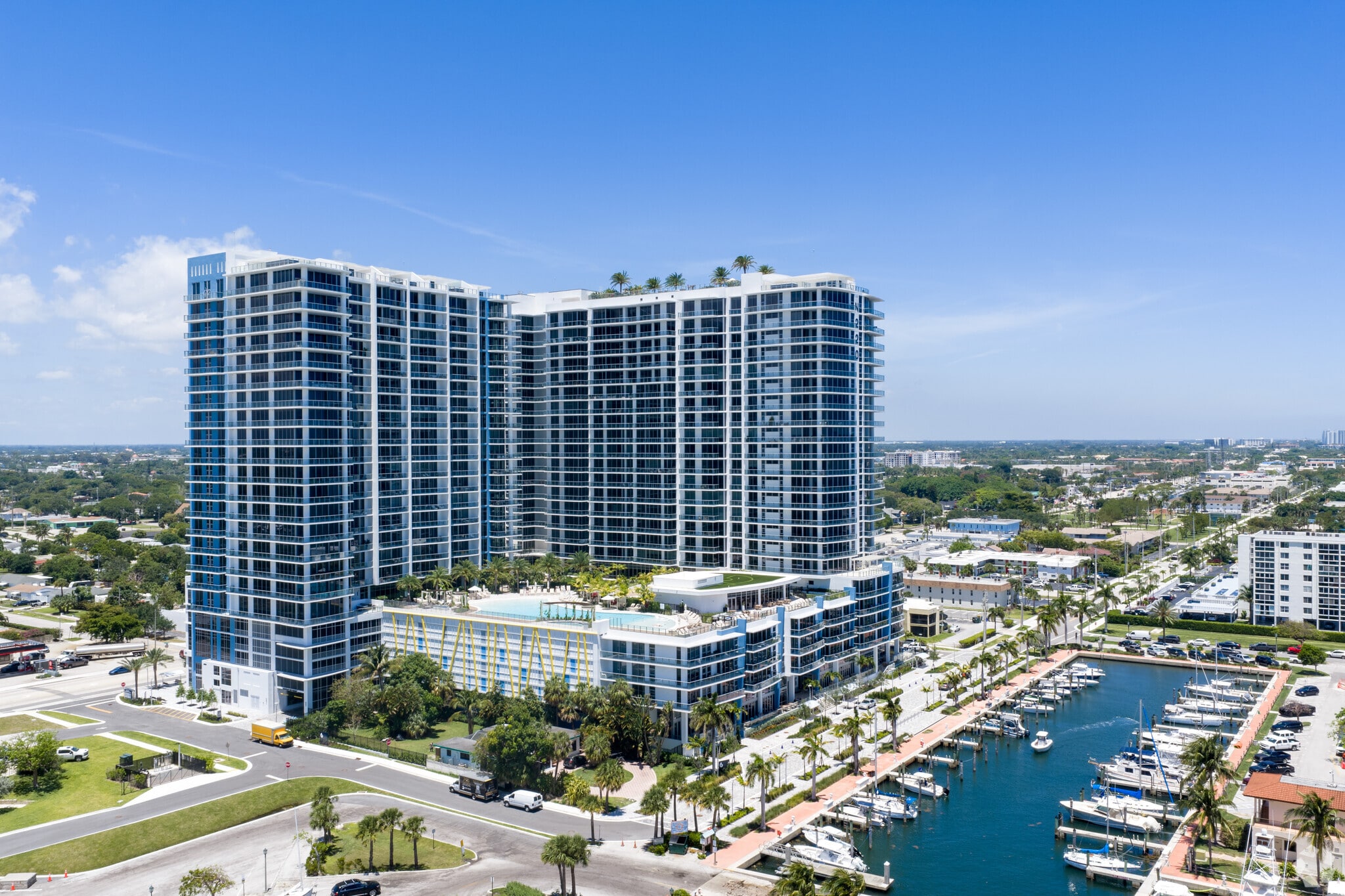220 Lake Shore Dr, Lake Park, FL for lease Primary Photo- Image 1 of 7
