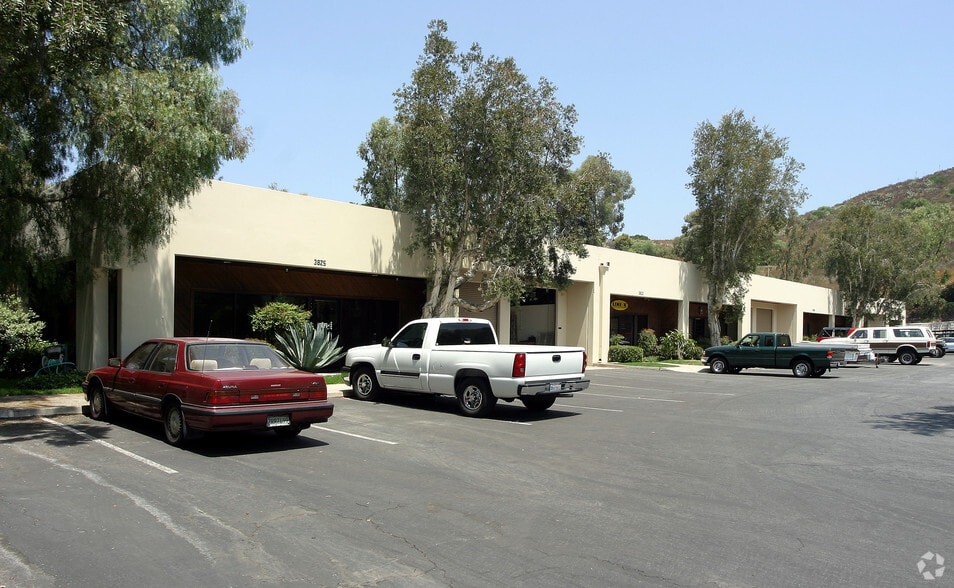 3825-3875 Old Conejo Rd, Newbury Park, CA for lease - Building Photo - Image 3 of 4