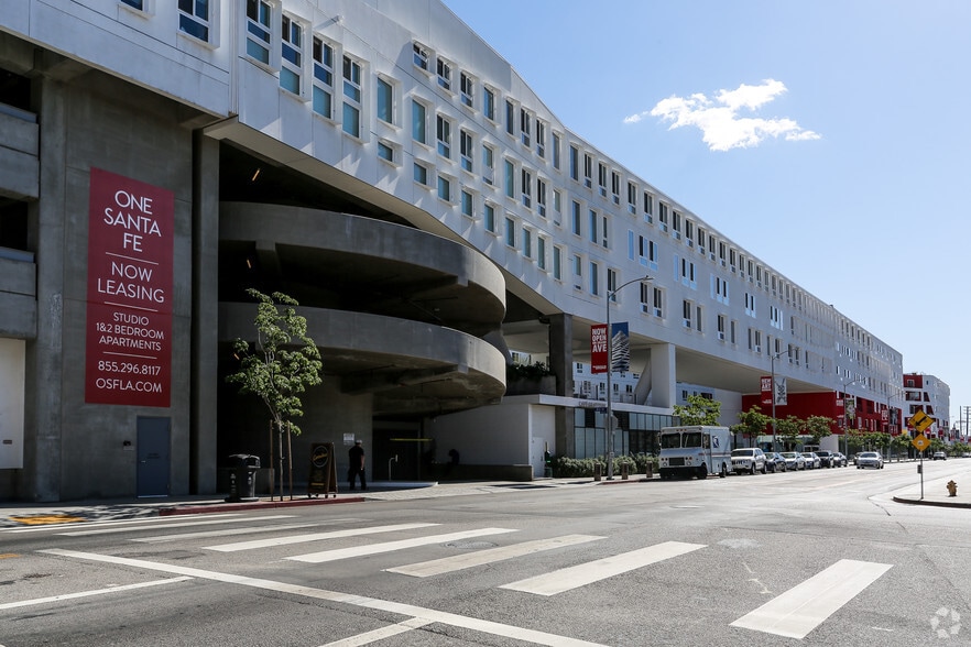 300 S Santa Fe Ave, Los Angeles, CA for lease - Building Photo - Image 3 of 27