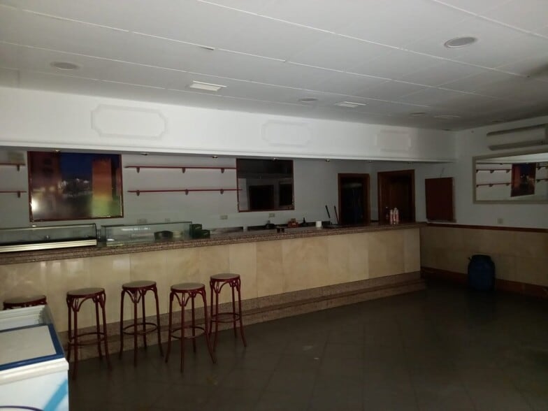 Retail in Cáceres, Cáceres for lease - Building Photo - Image 3 of 11