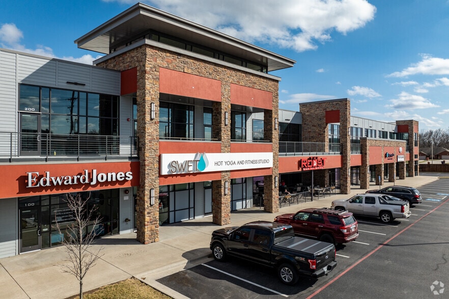 4216 S Cox Rd, Springfield, MO à louer - Photo du bâtiment - Image 3 de 5