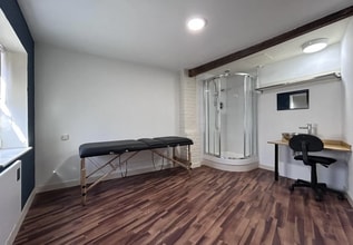 48e Percy Rd, London for lease Interior Photo- Image 2 of 8