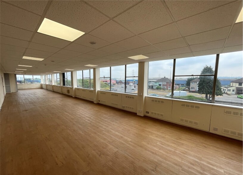 St Andrews Rd, Avonmouth for lease - Interior Photo - Image 2 of 7