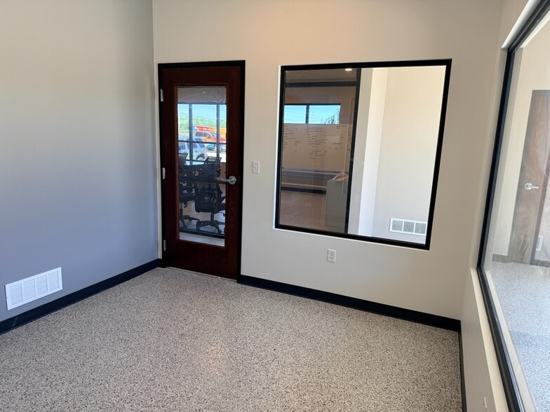 55800 New Haven Rd, New Baltimore, MI for lease - Interior Photo - Image 2 of 9