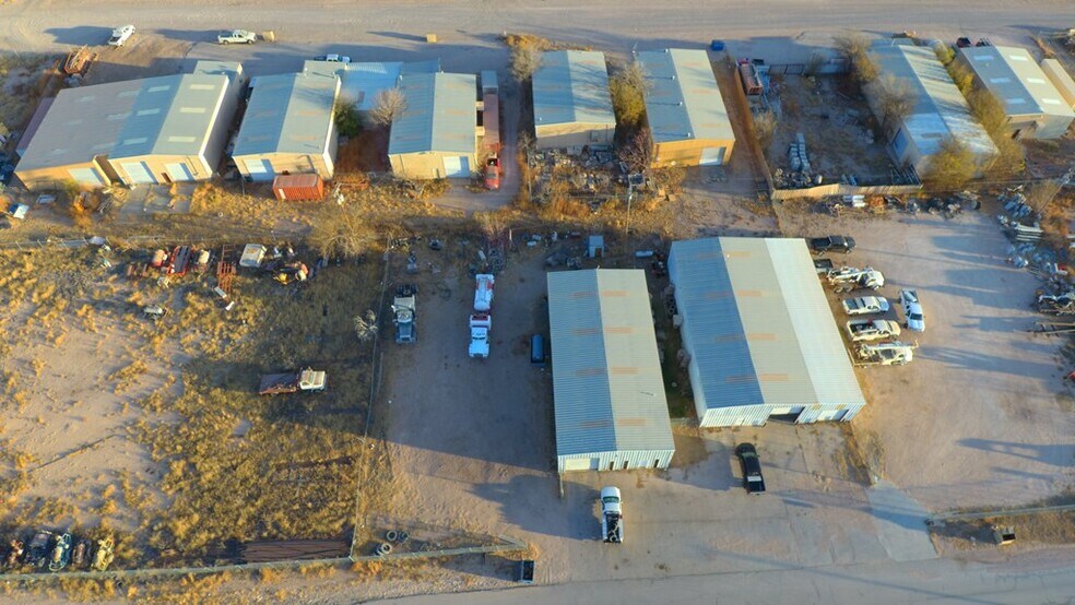 1611 E Taylor Midland, TX 79706 portefeuille de 2 propriétés à vendre sur LoopNet.ca - Photo du bâtiment - Image 3 de 6