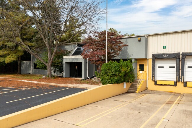 Plus de détails pour 2737 S Adams Rd, Rochester Hills, MI - Industriel à louer