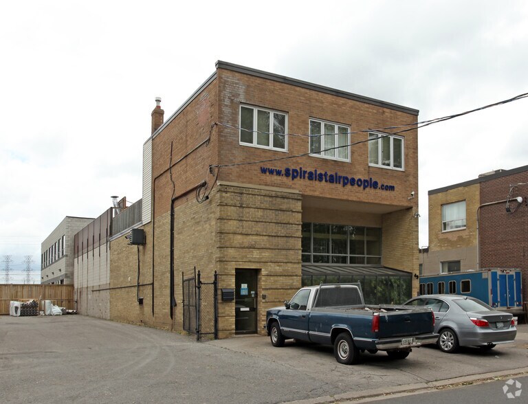 49 Research Rd, Toronto, ON à louer - Photo du bâtiment - Image 2 de 2