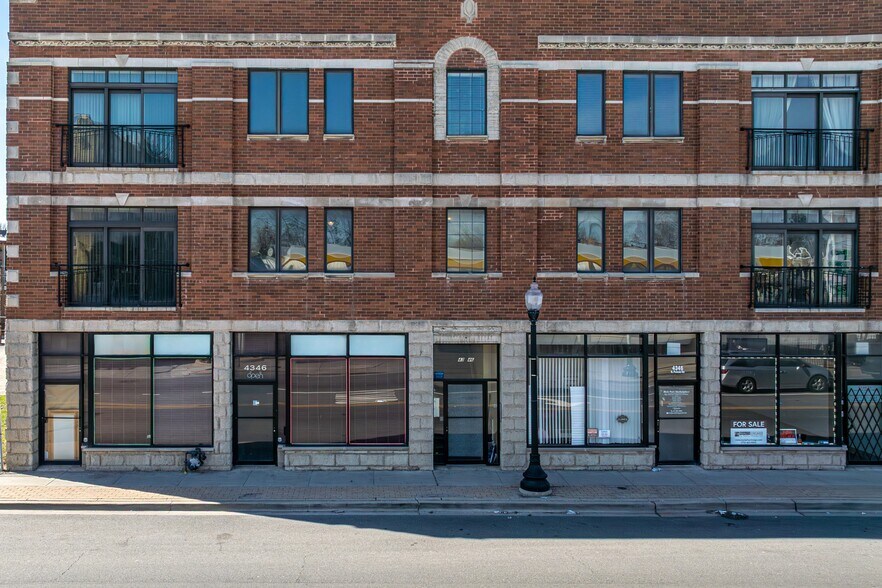 4346 N Pulaski Rd, Chicago, IL à louer - Photo principale - Image 1 de 13
