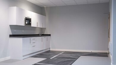 84 Clydesmill Dr, Glasgow for lease Interior Photo- Image 2 of 3