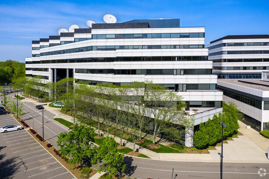 300-500 Frank W Burr Blvd, Teaneck, NJ à louer - Photo du bâtiment - Image 1 de 26