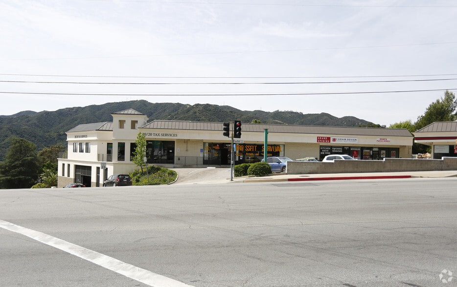 3800 Foothill Blvd, Glendale, CA for lease - Building Photo - Image 3 of 9