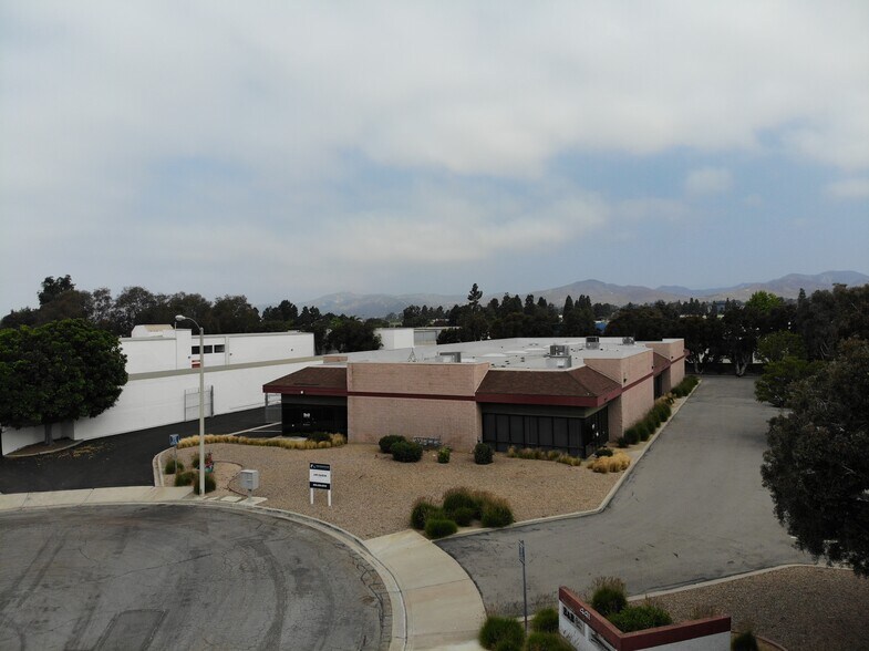 4411 DuPont Ct, Ventura, CA à louer - Photo du bâtiment - Image 1 de 4