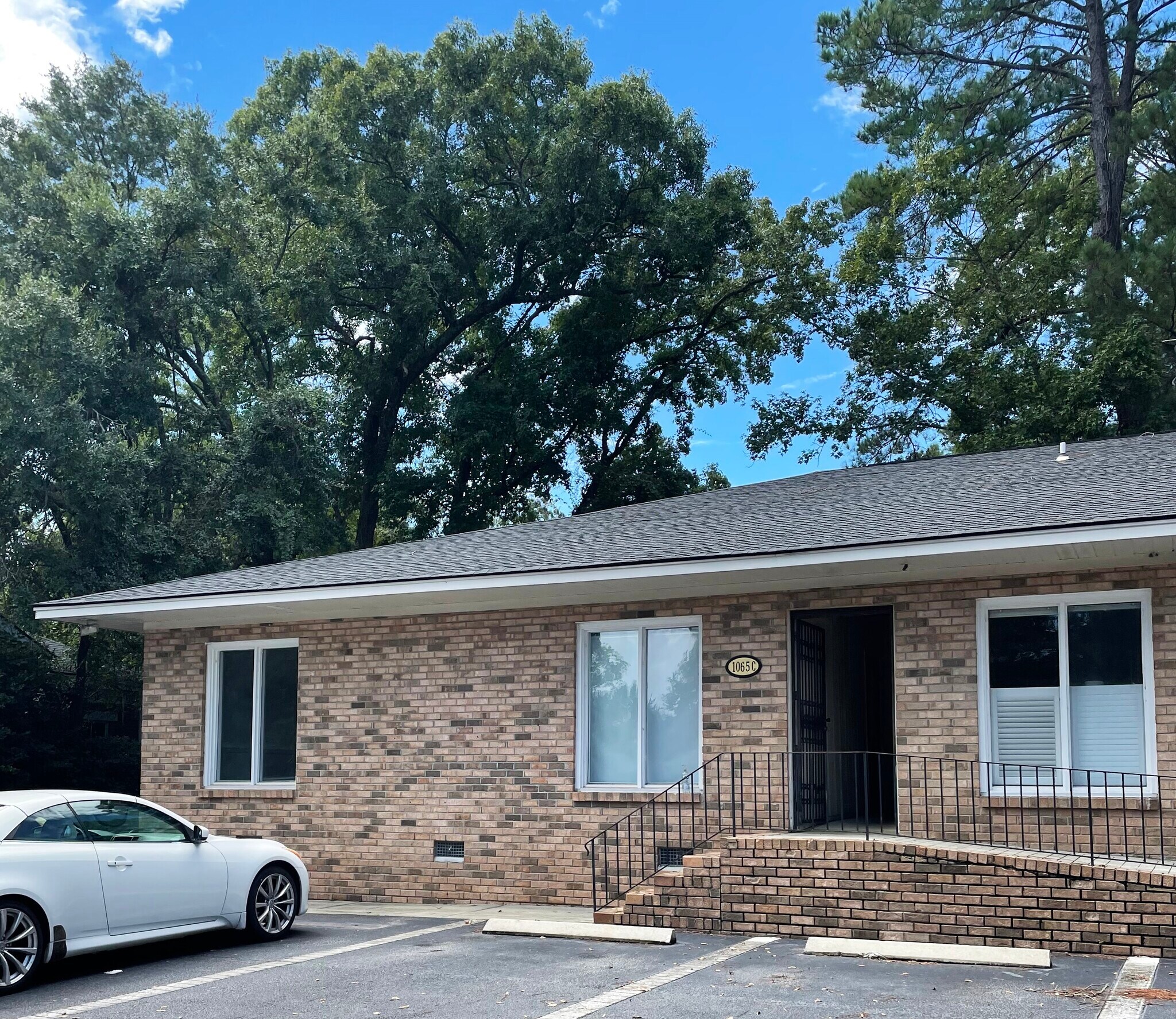 1065 Johnnie Dodds Blvd, Mount Pleasant, SC for sale Primary Photo- Image 1 of 1