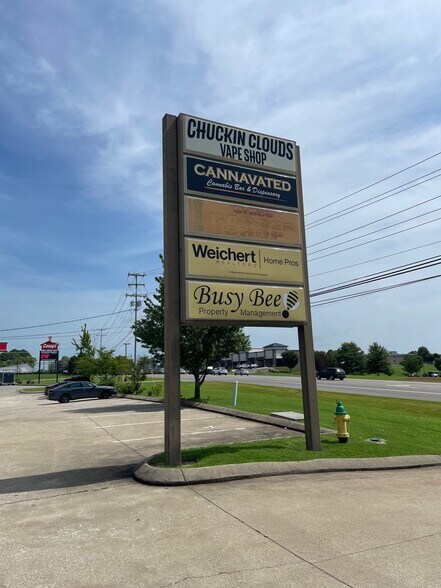 2680 Trenton Rd, Clarksville, TN à louer - Photo du bâtiment - Image 2 de 7