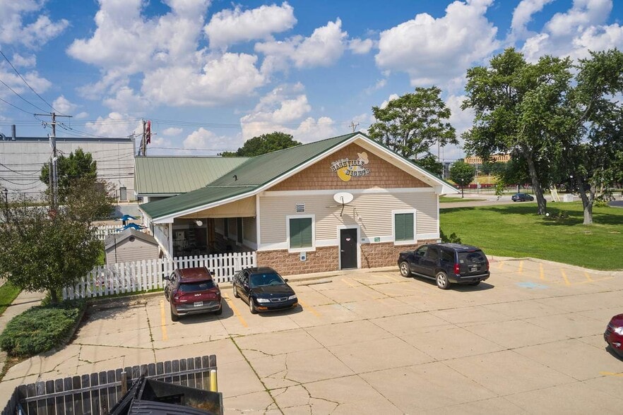 88 W Wilbeth Rd, Akron, OH à vendre - Photo du bâtiment - Image 2 de 6