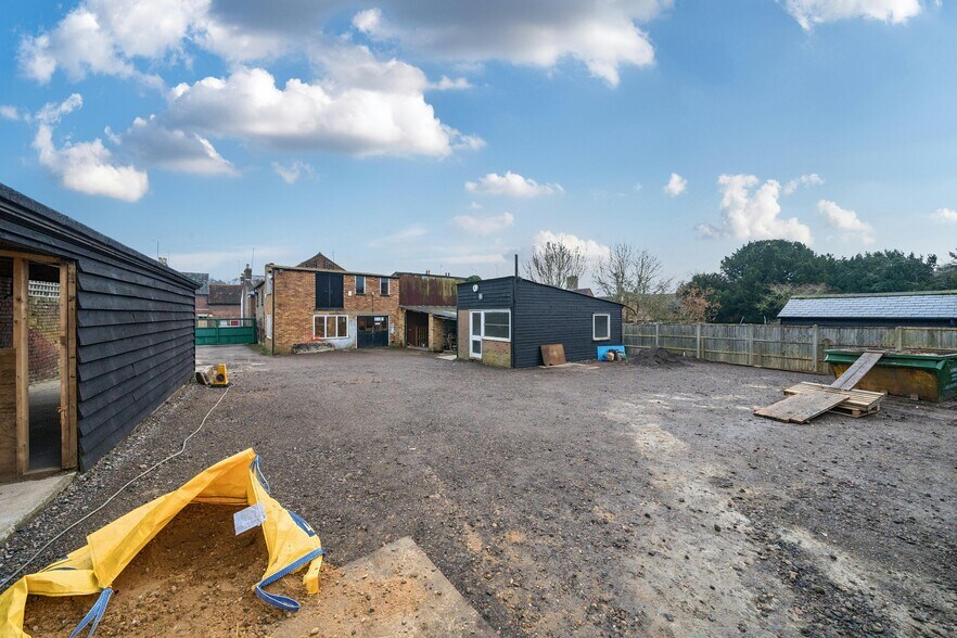 50 High St, Markyate à louer - Photo du bâtiment - Image 2 de 37