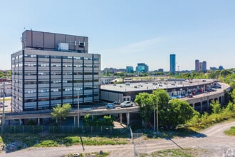 250 City Centre Ave, Ottawa, ON for lease Building Photo- Image 2 of 6