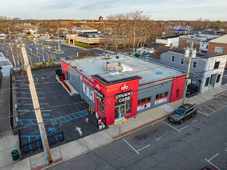 24 Railroad Ave, Patchogue, NY à vendre - Photo du bâtiment - Image 2 de 36