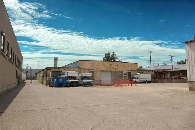 4628 Paddock Rd, Cincinnati, OH for sale - Building Photo - Image 2 of 4