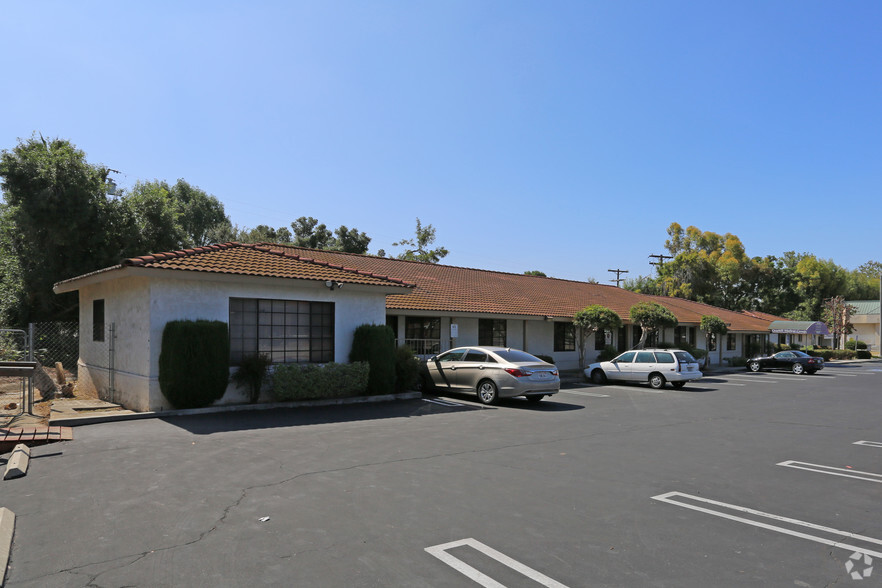 840-854 Townsite Dr, Vista, CA for lease - Building Photo - Image 2 of 4