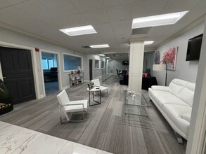 1549 Ringling Blvd, Sarasota, FL à louer Photo intérieure- Image 1 de 10