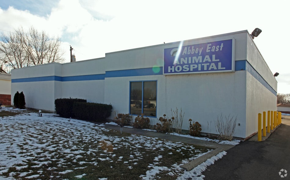 2870 14 Mile Rd, Warren, MI for sale - Primary Photo - Image 1 of 7