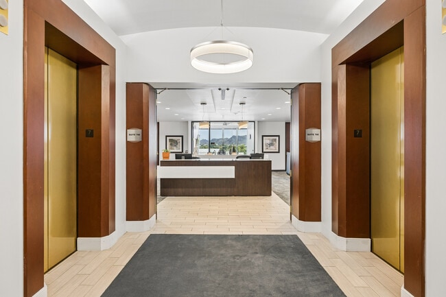 More details for 2415 E Camelback Rd, Phoenix, AZ - Coworking for Lease