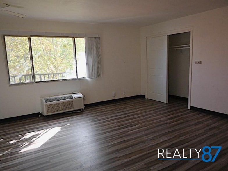 444-488 Angella St, Dubuque, IA for sale - Interior Photo - Image 3 of 7