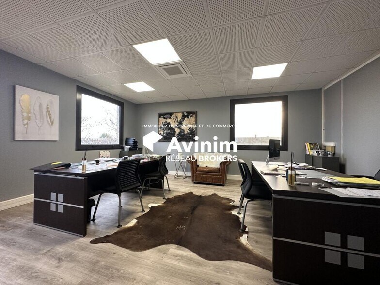 Office in Gennevilliers for lease - Interior Photo - Image 1 of 9