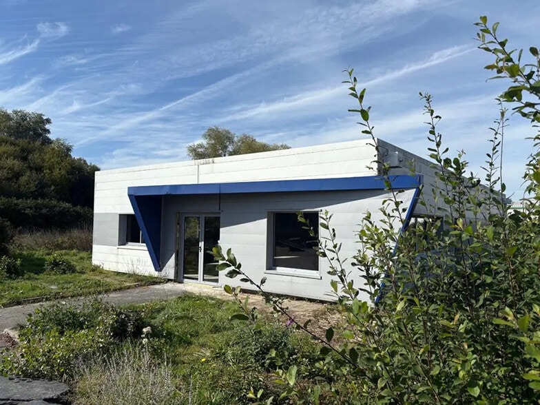 Office in Trélazé for lease - Building Photo - Image 1 of 2