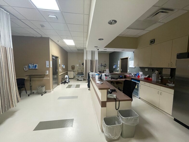 10847 Kuykendahl Rd, The Woodlands, TX for lease - Interior Photo - Image 2 of 7