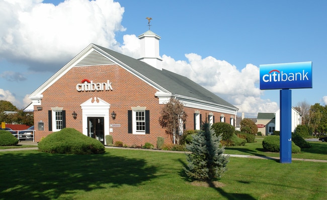 Plus de détails pour 835 Montauk Hwy, Bayport, NY - Commerce de détail à louer