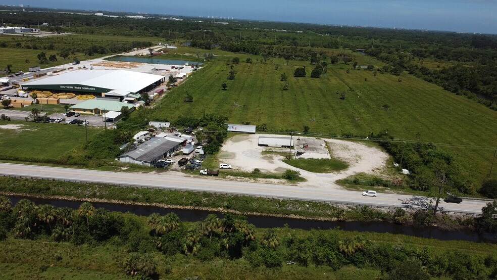 2550 N Kings Hwy, Fort Pierce, FL à vendre - Vidéo sur l’inscription commerciale - Image 3 de 10