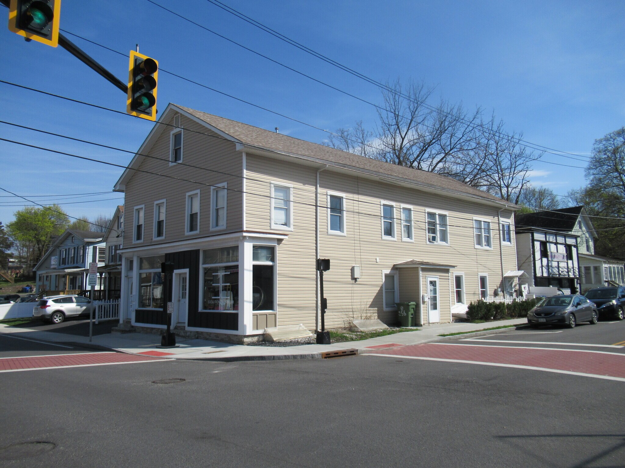 256 E Main St, Middletown, NY à vendre Photo du bâtiment- Image 1 de 5