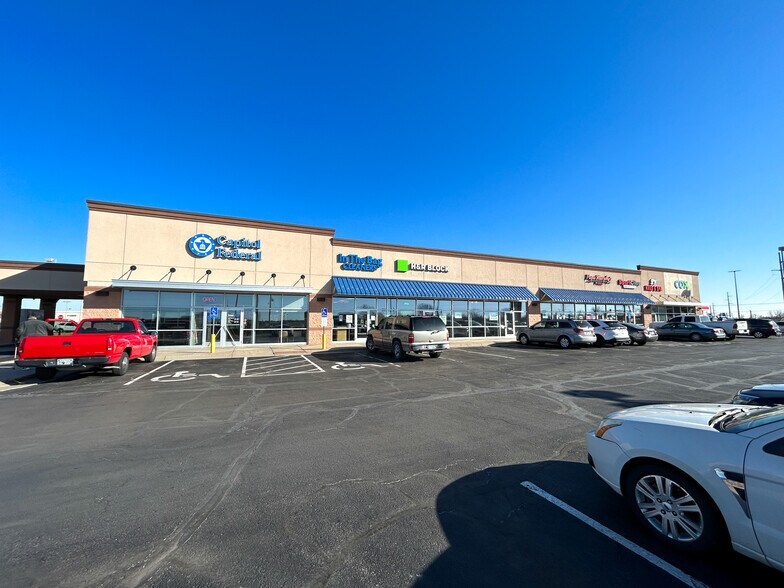 1636 N Rock Rd, Derby, KS à louer - Photo du bâtiment - Image 2 de 16