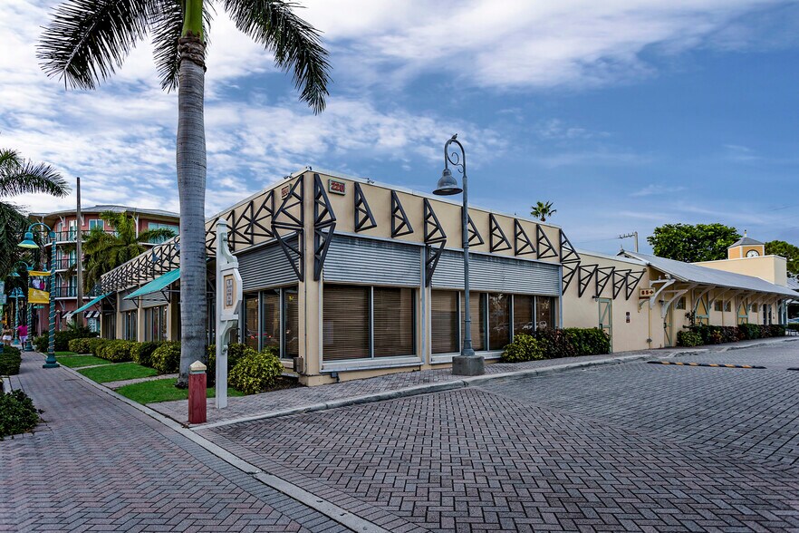 220 NE 1st St, Delray Beach, FL à louer - Photo du bâtiment - Image 2 de 4