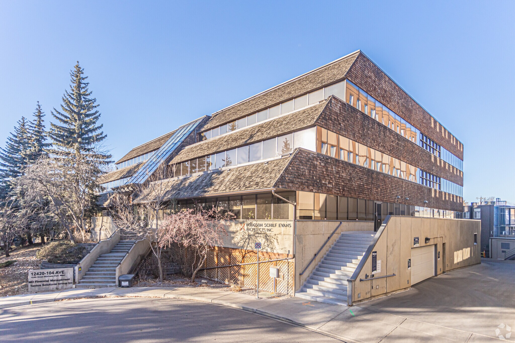 12420 104th Ave NW, Edmonton, AB à louer Photo du bâtiment- Image 1 de 8