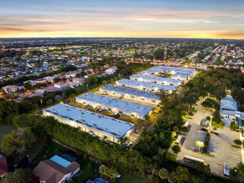 10018-10058 Spanish Isles Blvd, Boca Raton, FL for lease - Building Photo - Image 3 of 4