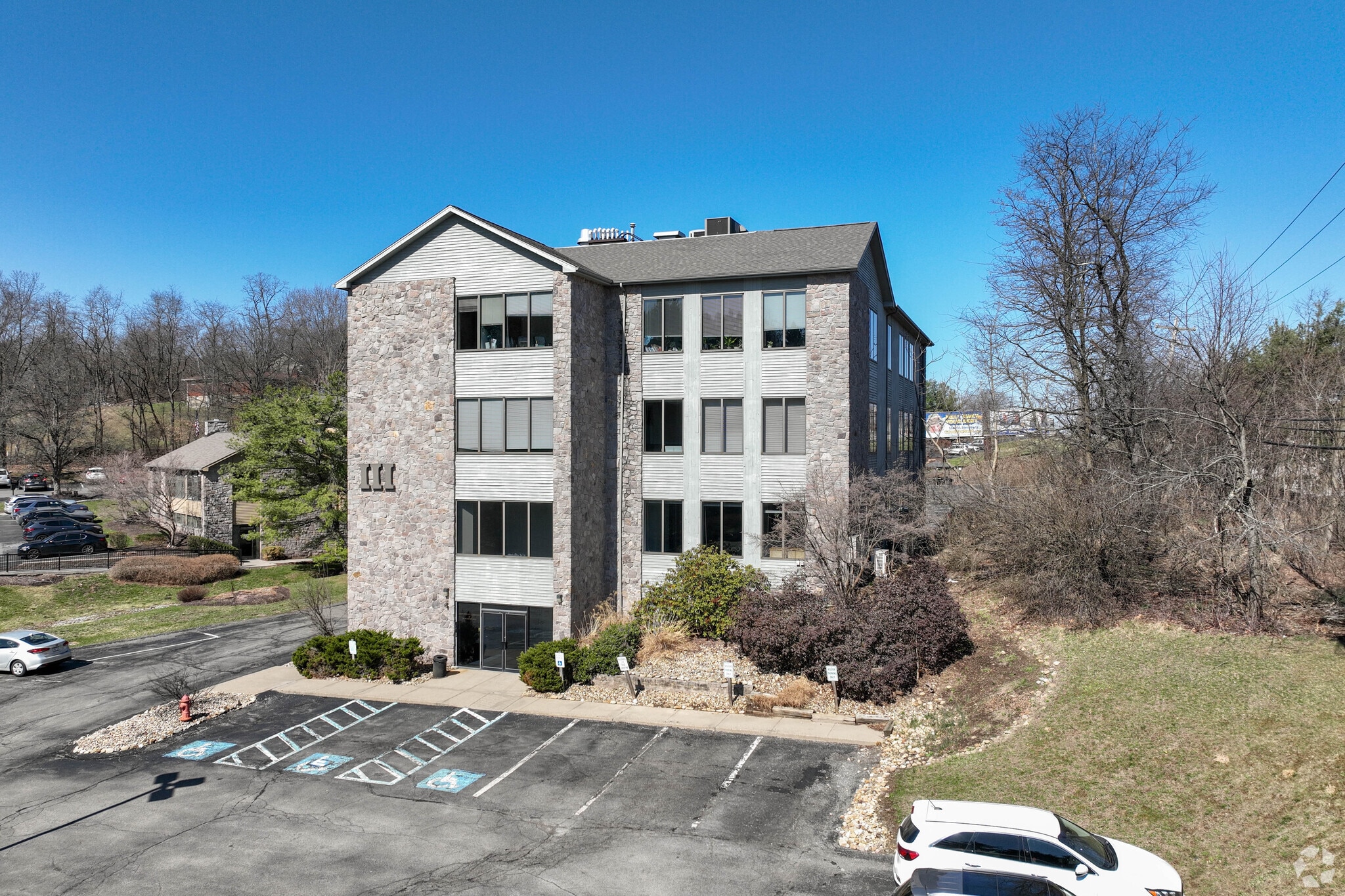105 Bradford Rd, Wexford, PA for lease Primary Photo- Image 1 of 35