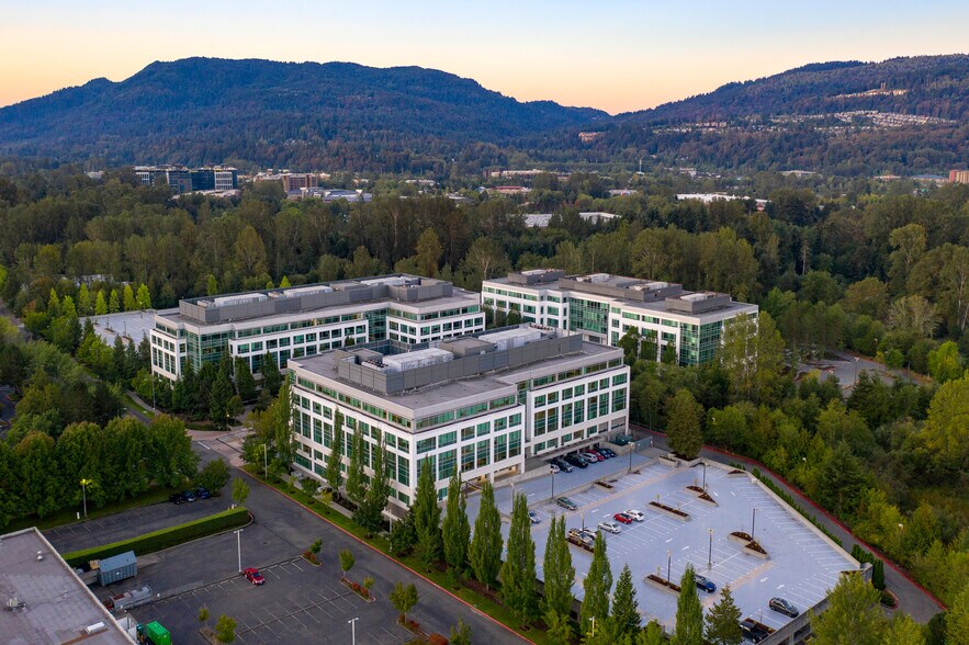 21933 SE 51st St, Issaquah, WA à louer - Photo du bâtiment - Image 2 de 3