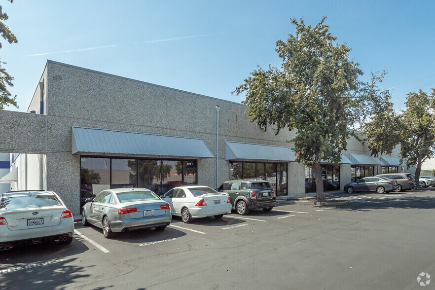 1065 National Dr, Sacramento, CA à louer - Photo du bâtiment - Image 1 de 6