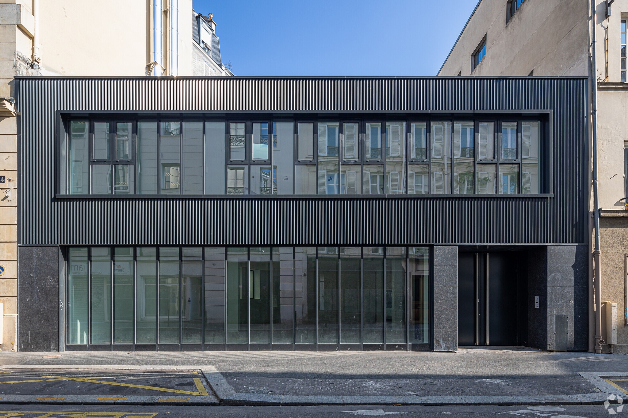 44 Rue Des Vinaigriers, Paris for sale Primary Photo- Image 1 of 20