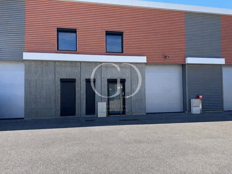 165 Avenue Henri Schneider, Meyzieu for sale - Building Photo - Image 2 of 8