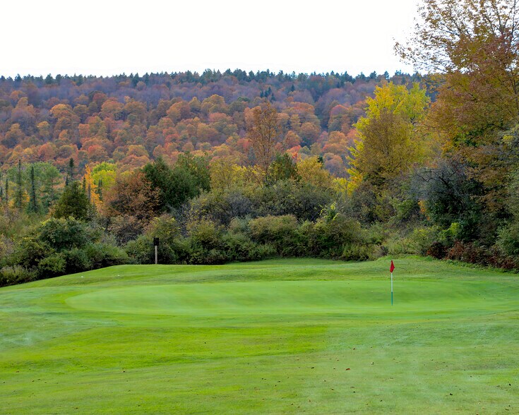 Portfolio Sale Land portefeuille de 3 propriétés à vendre sur LoopNet.ca - Photo principale - Image 1 de 1