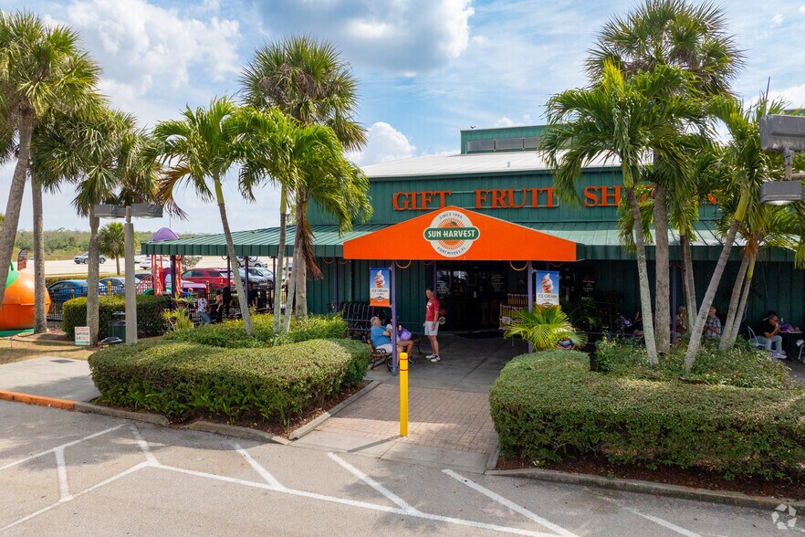 14601 Ben C Pratt/6 Mile Cypress Pky, Fort Myers, FL à vendre - Photo du bâtiment - Image 3 de 8