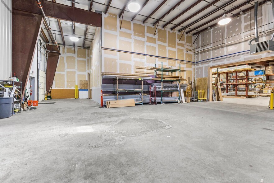 5829 County Rd 41, Farmington, NY à louer - Photo du bâtiment - Image 3 de 12