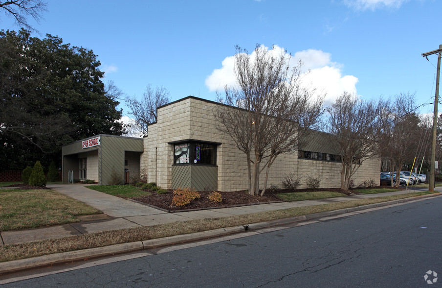 124 W John St, Matthews, NC à vendre - Photo principale - Image 1 de 1