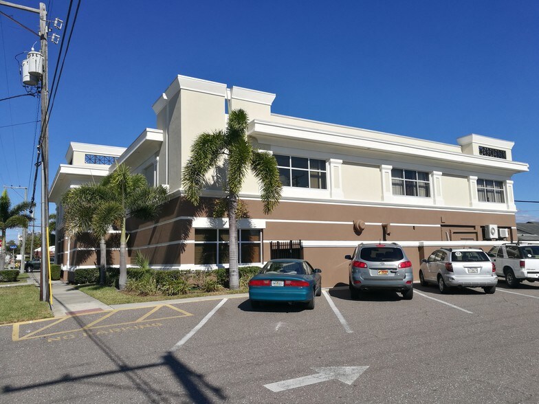501 S Lincoln Ave, Clearwater, FL à louer - Photo du bâtiment - Image 3 de 64