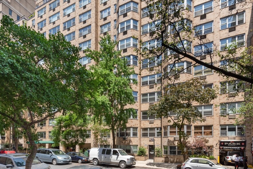 155 E 76th, New York, NY à louer - Photo du bâtiment - Image 3 de 7