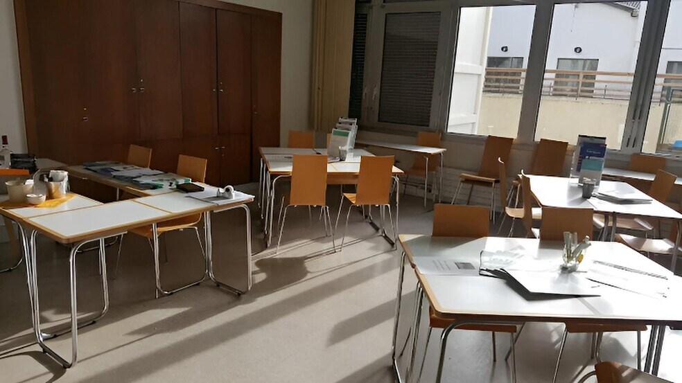 Office in Bordeaux for lease - Building Photo - Image 2 of 6